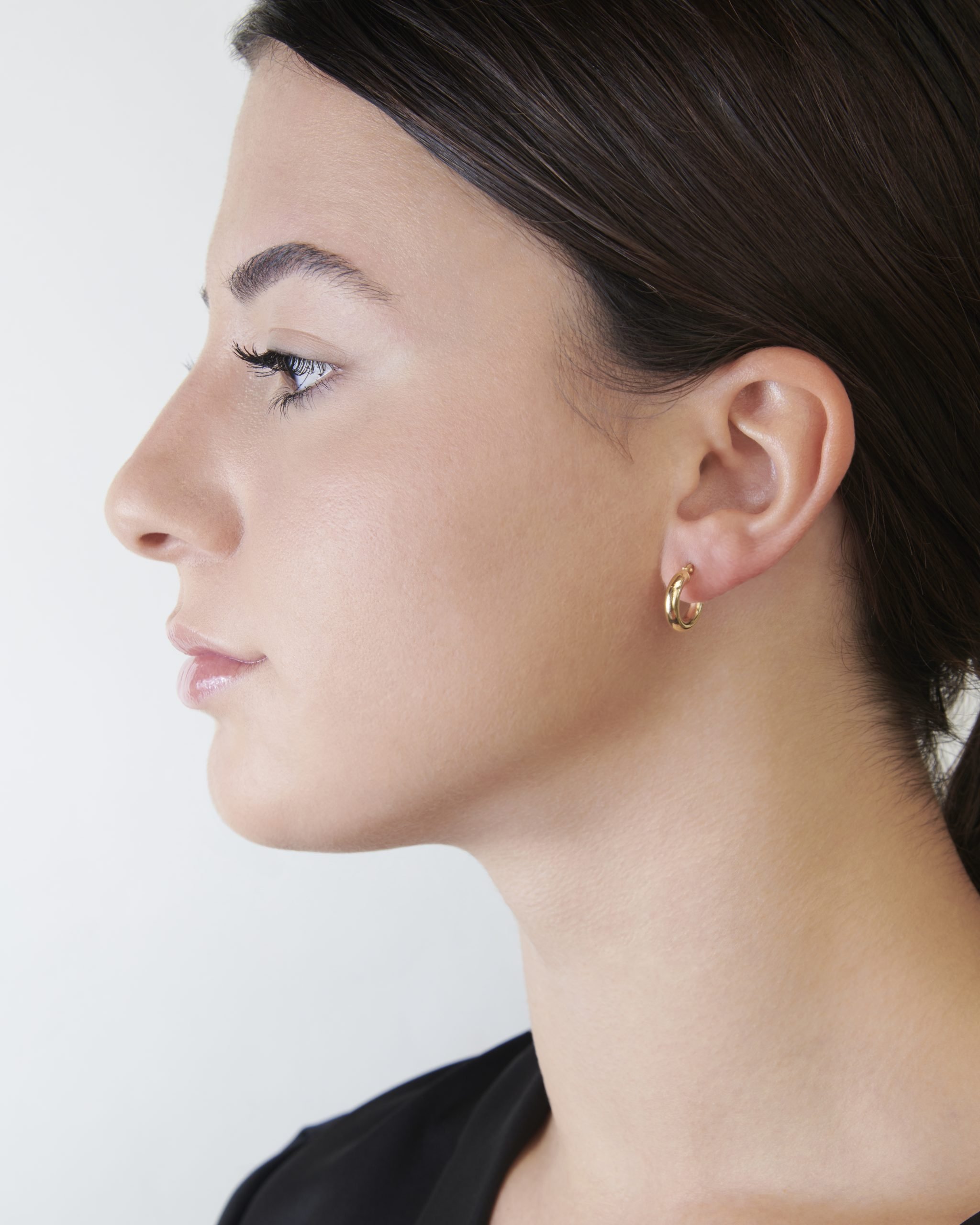 Orecchini Oro 18k Con Pietra Nera E Chiusura A Vite Di Sicurezza – Modello Artiglio 4mm – Gioielli Anallergici Made In Spain
