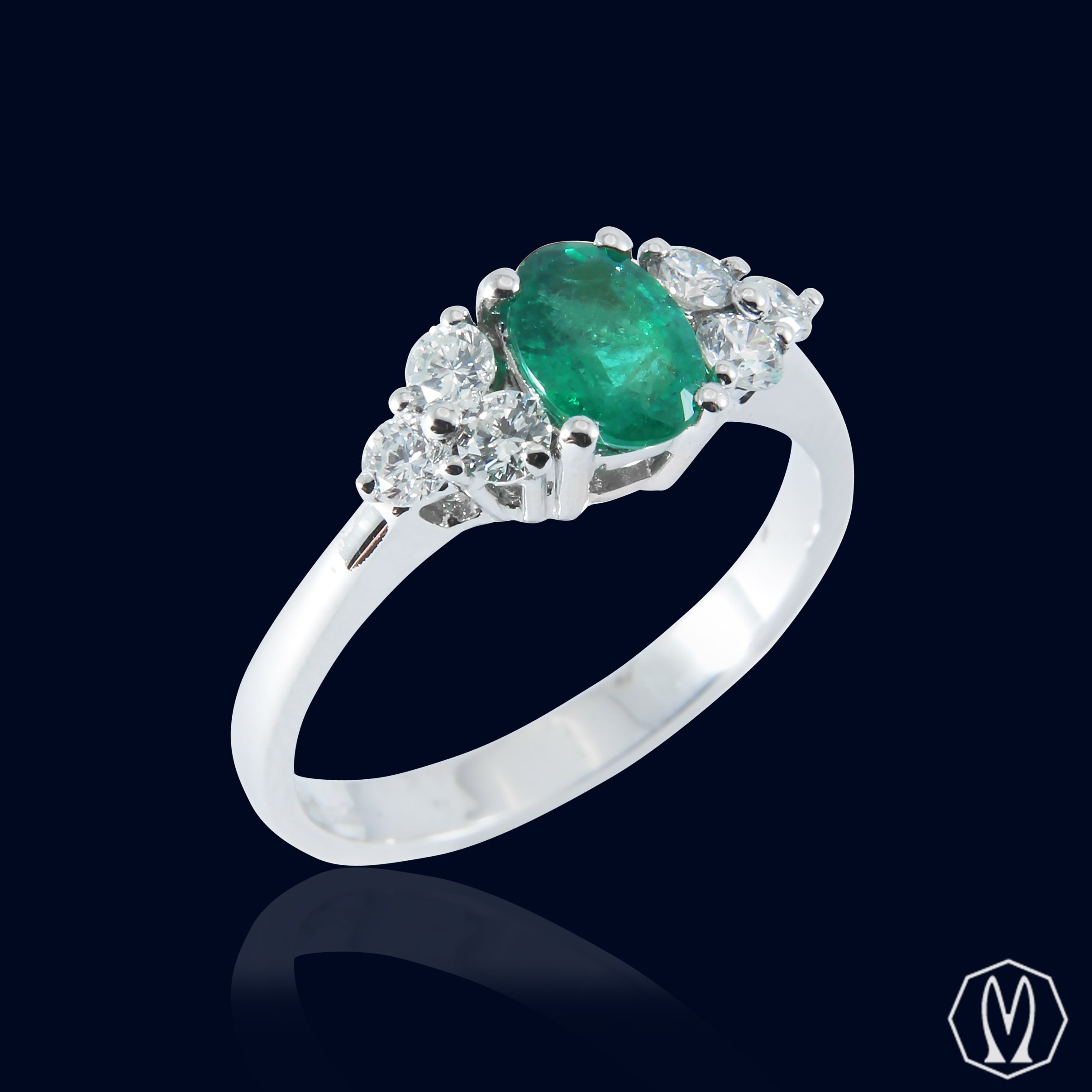 Anello Smeraldo e 6 Diamanti Oro18kt