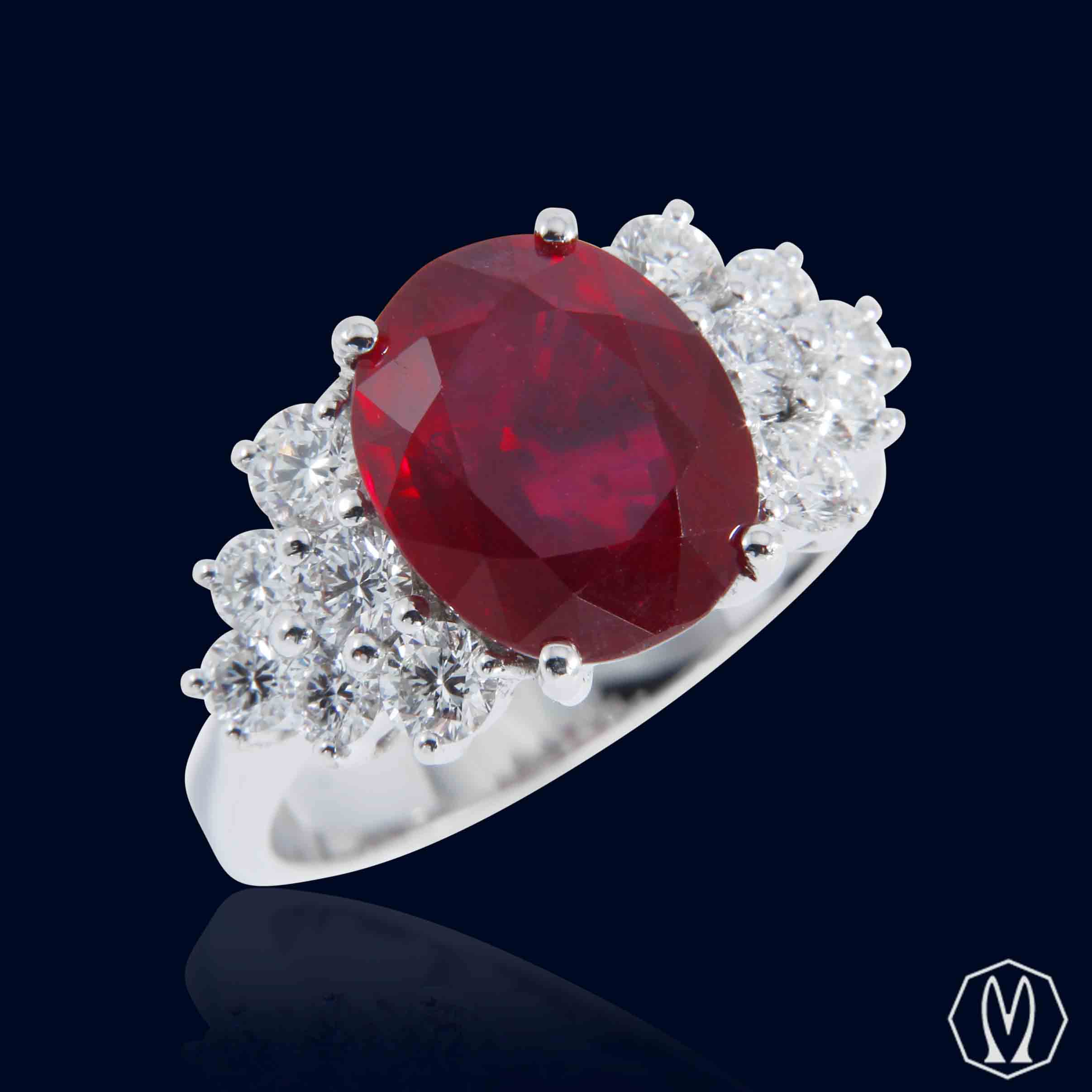 Anello Rubino con 12 Diamanti Oro18kt