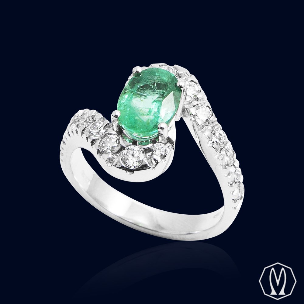 Anello Con Smeraldo e Diamanti in Oro18kt