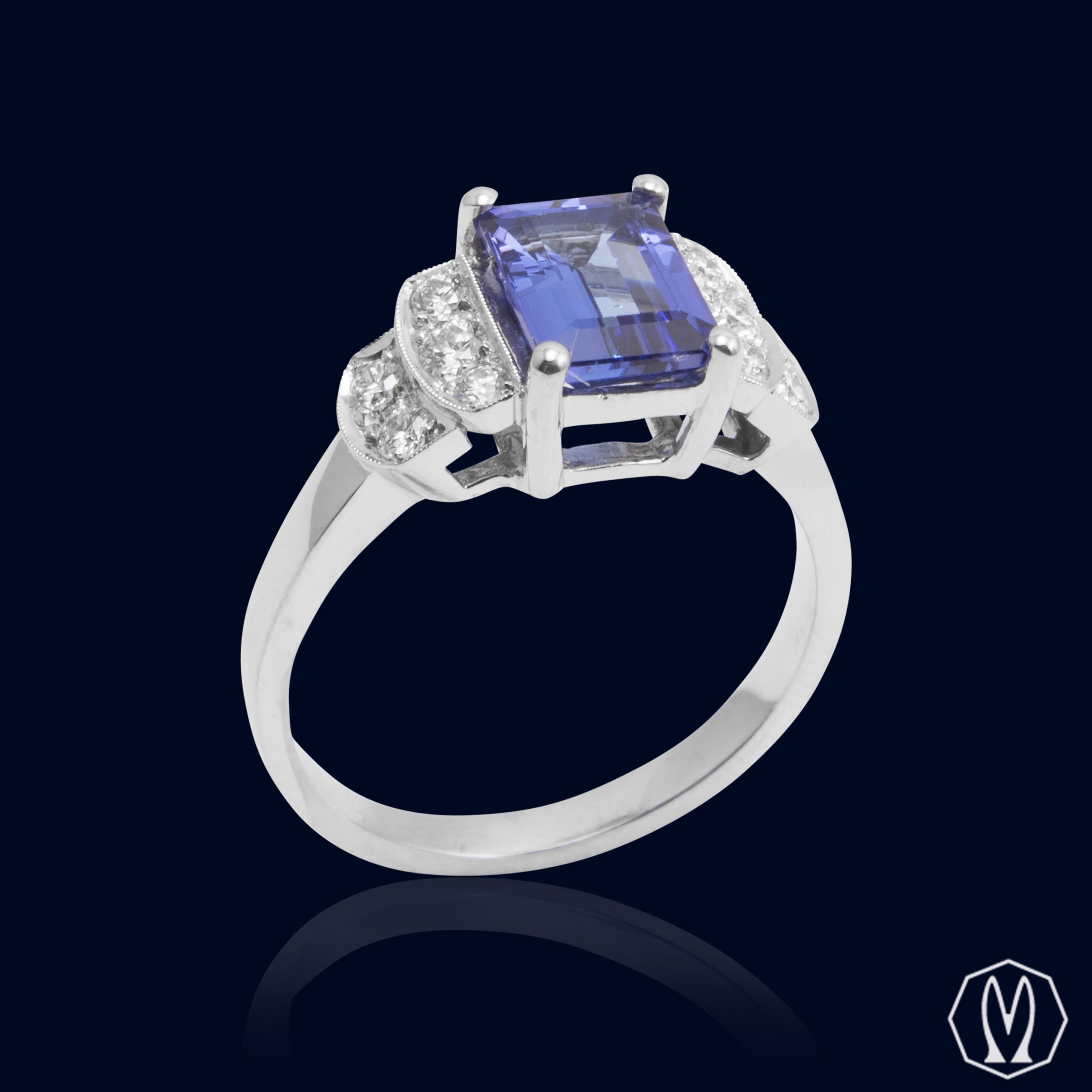 Anello Tanzanite e Diamanti Oro18kt