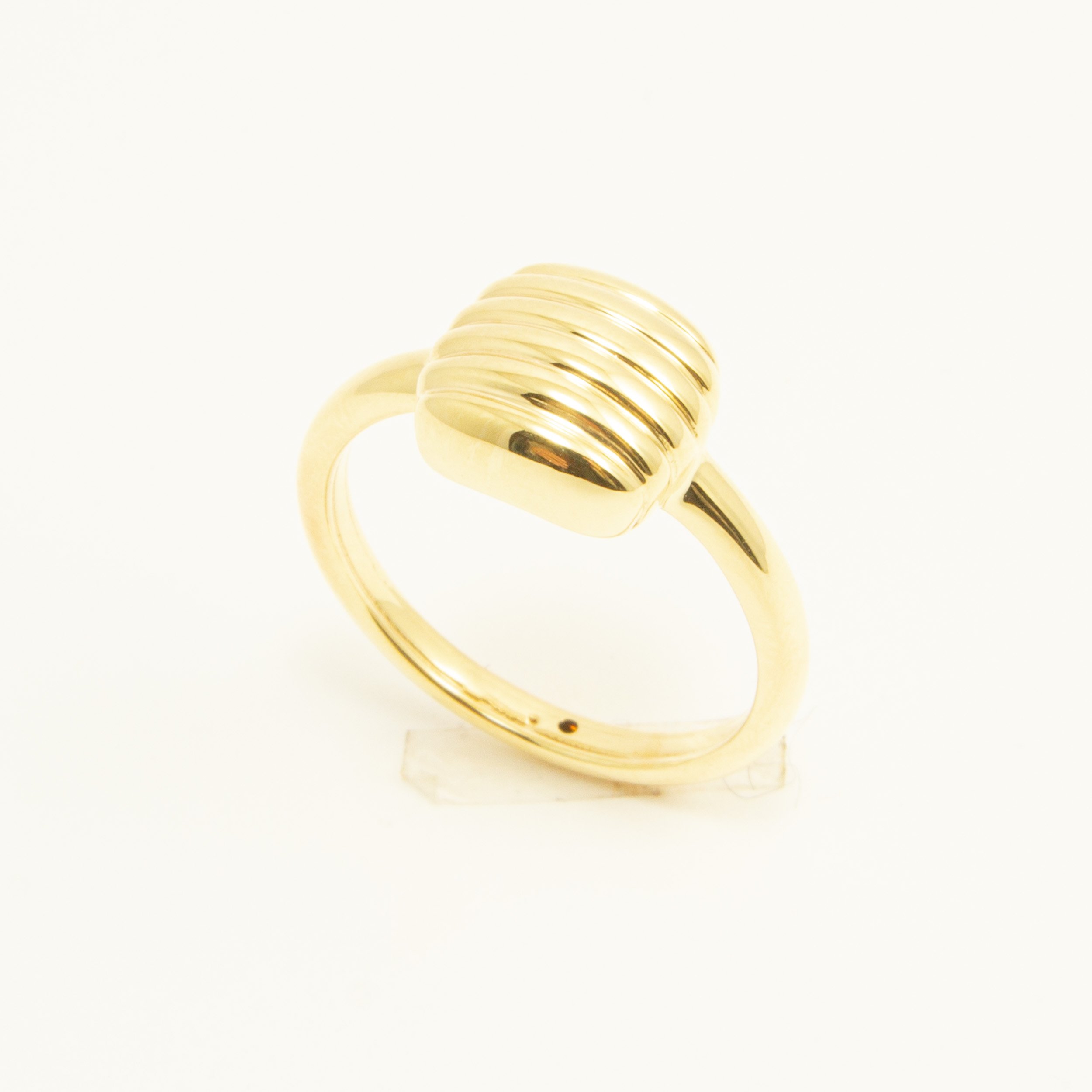 Anello Cuscino Rigato in Oro 18kt